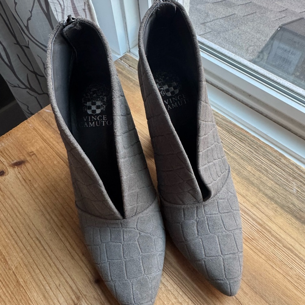 Vince Camuto Steevera Ankle Booties - Picture 6 of 9